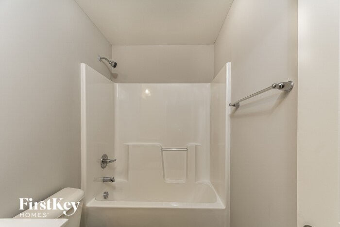 Building Photo - 135 Hillview Dr