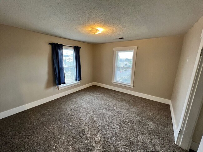 Building Photo - 1709 Laramie St