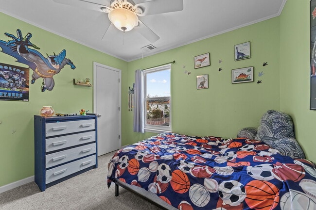 Building Photo - 5845 Glen View Dr