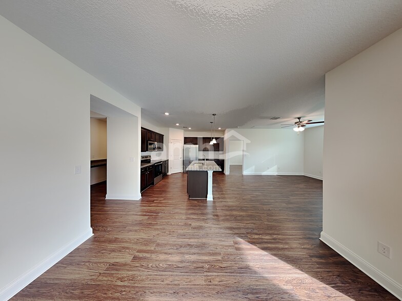 Building Photo - 12 S Forest Creek Dr