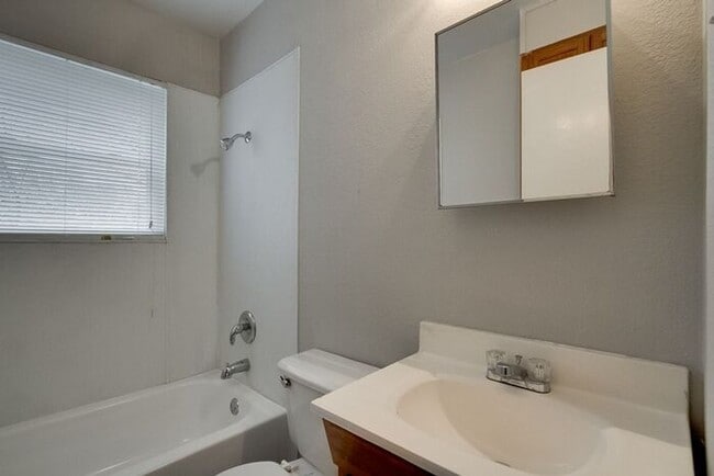 Building Photo - No Application Fees* $500 off 1st month re...