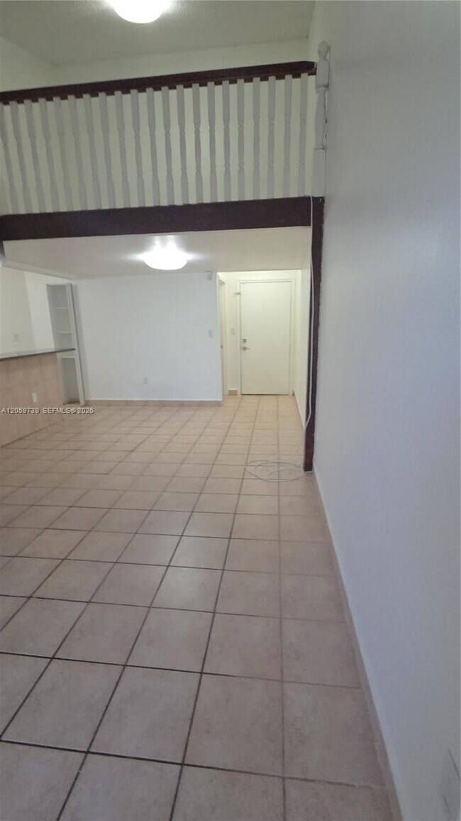 Building Photo - 9437 Fontainebleau Blvd