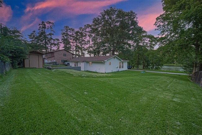 Building Photo - 1372 W Pine Lake Cir