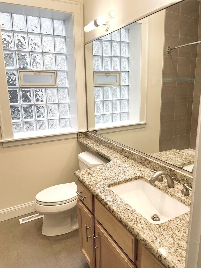 Bathroom - 2709 W Sunnyside Ave