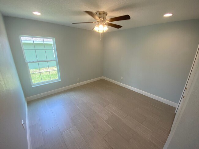 Building Photo - Beautiful, Newer Constructed, Unfurnished, Family Friendly, ANNUAL LEASE In Summerfield