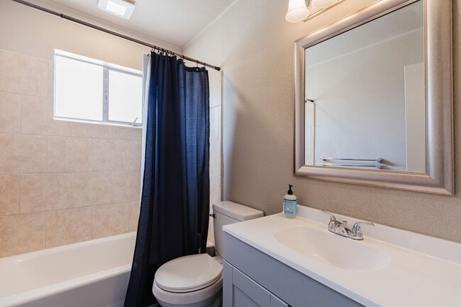 Building Photo - Cozy 2 Bed 2 Bath Home - Fully Furnished