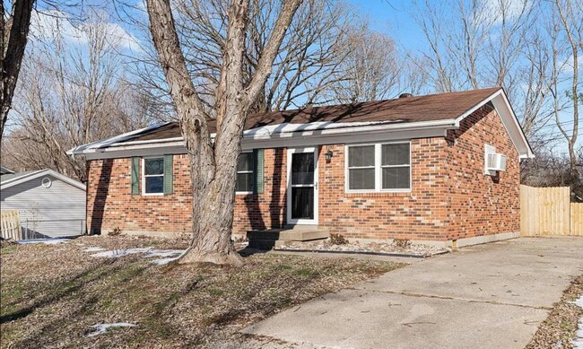 Building Photo - 1045 Greenway Dr