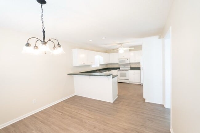 Building Photo - 3 Bedroom 2 Bath Ranch in Evans
