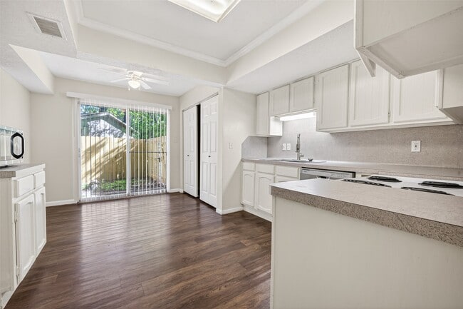 Building Photo - 1106 E Red Cedar Cir