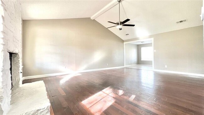 Building Photo - 11909 Hardwood Trail