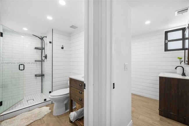 Building Photo - 14615 SW 77th Ct