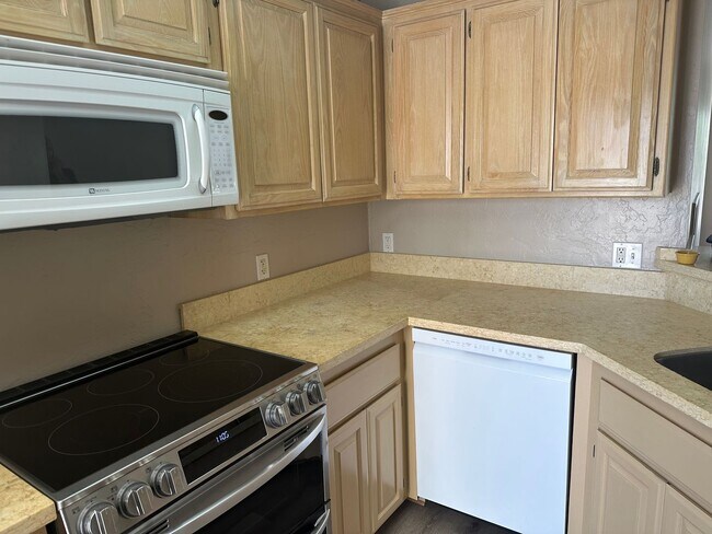 Building Photo - 1641