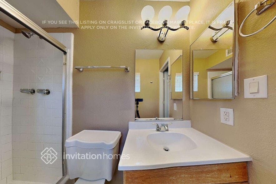 Building Photo - 5041 W Sandra Terrace