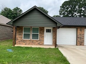 Building Photo - 113 Isabella St