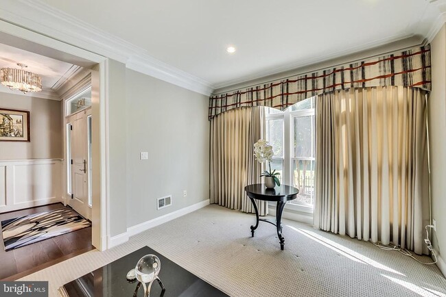 Building Photo - 10821 Symphony Park Dr