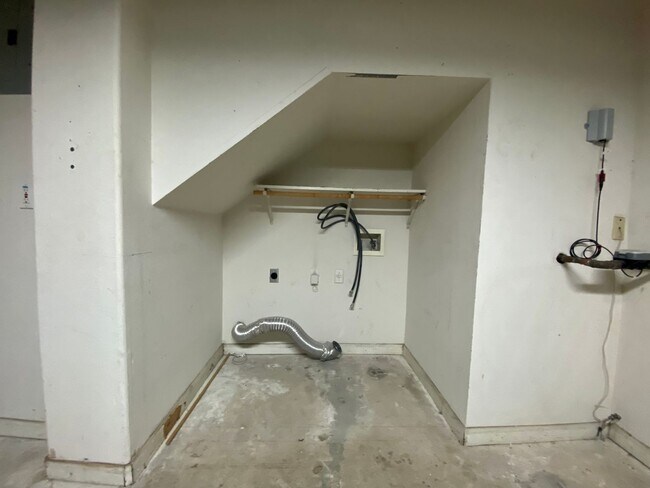 Building Photo - 3 Bedroom Townhouse Condo-North Austin!