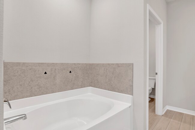 Building Photo - Spacious 4 bed cul-de-sac home in Bellview