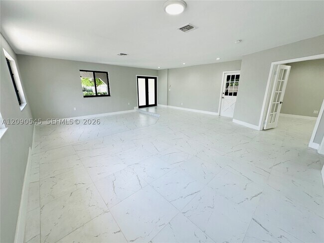 Building Photo - 201 SW 40th Ave