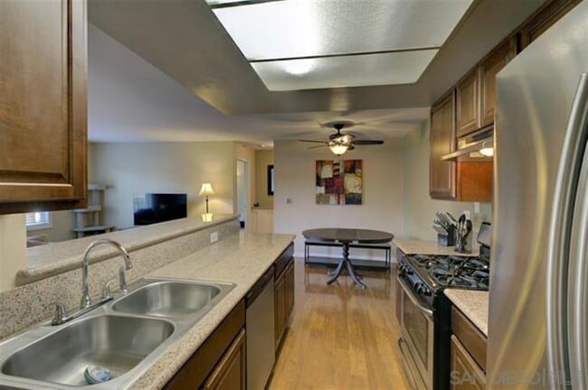 Building Photo - 552 Canyon Dr