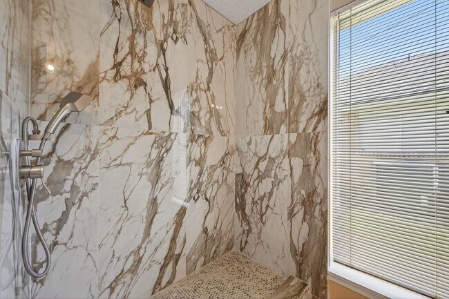 Building Photo - 3210 Kempwood Dr