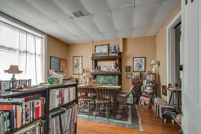 Primary Photo - Charming 1 Bedroom/ 1 Bath Apartment walka...