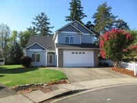 Building Photo - Large 4 Bedroom Home in West Salem