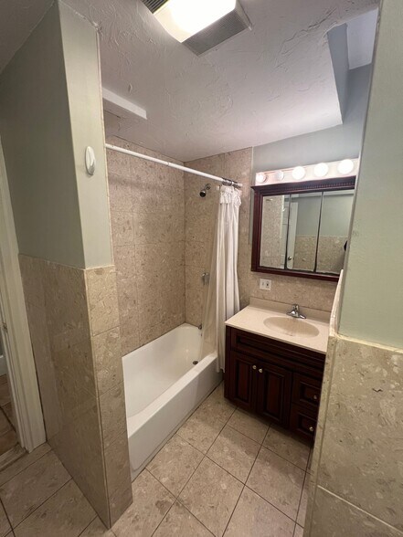 Building Photo - 14-16-16 Hamilton Rd