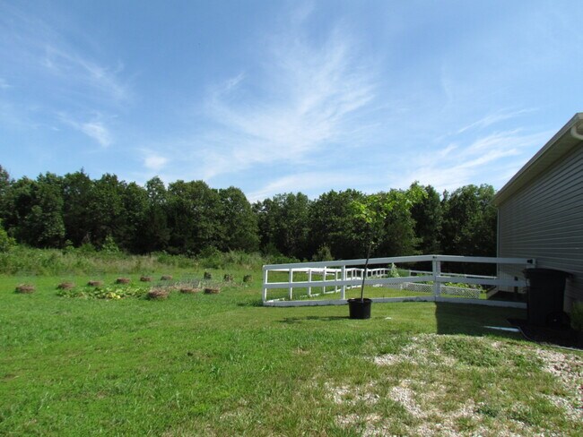Building Photo - Available August 7th!! Laquey Schools!