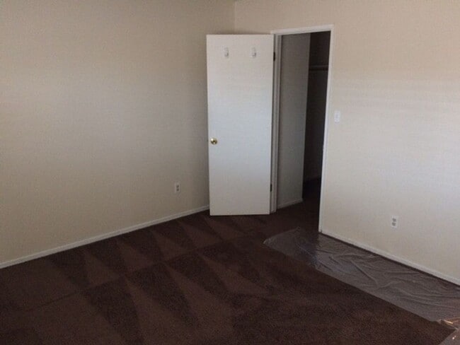 Building Photo - 6700 Nottingham Ln