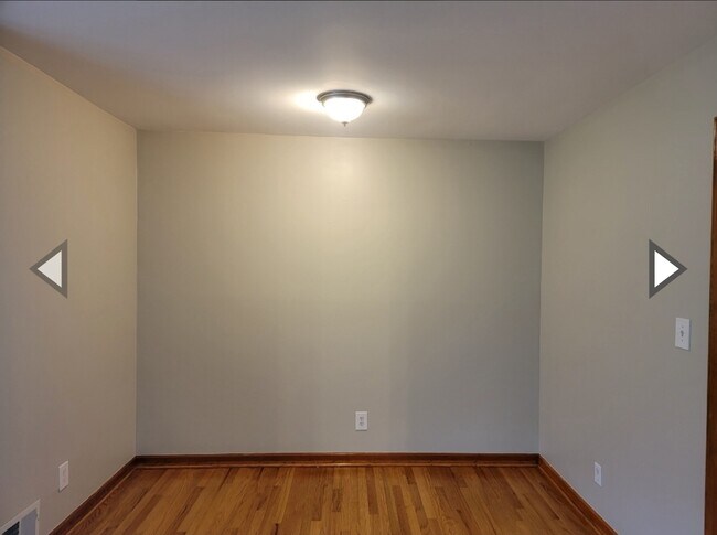 Building Photo - 2965 Bobolink Dr