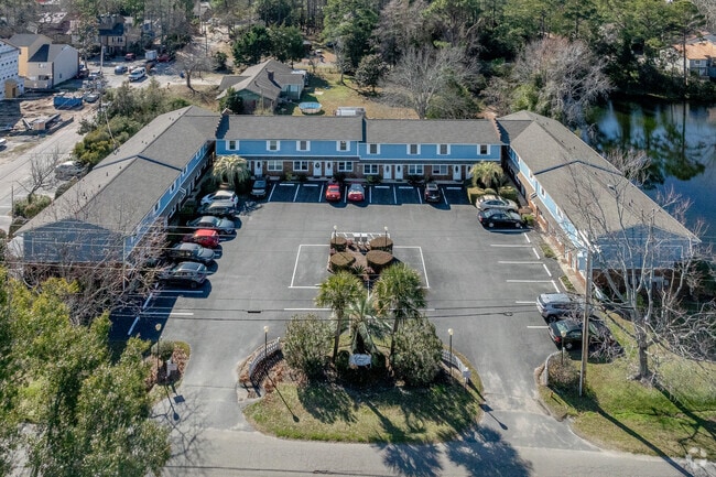 Aerial wide. - Lakeside Court Condominiums