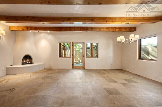 Building Photo - 659 Bishops Lodge Rd