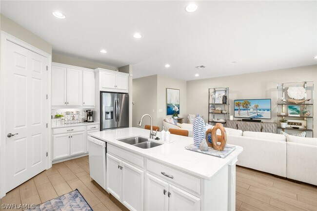 Building Photo - 14546 Tropical Dr