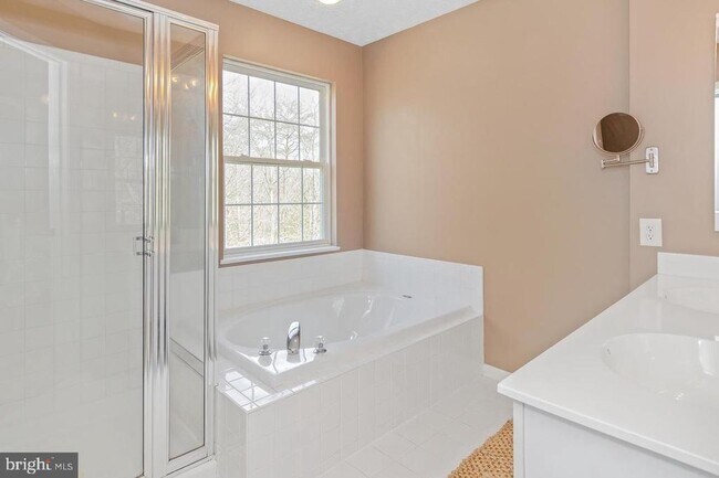 Building Photo - 2618 Summer Breeze Ct