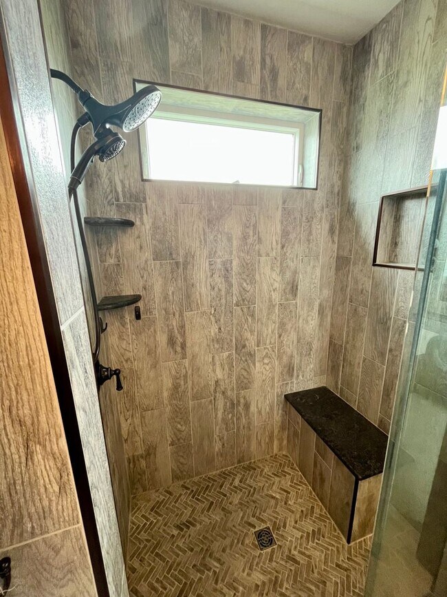 Building Photo - 4 Bedroom Home for Rent in West Bozeman! W...