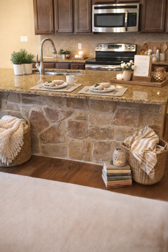 Building Photo - Exceptional 3 Bed / 2 Bath Home — Move-In Ready | Midway ISD