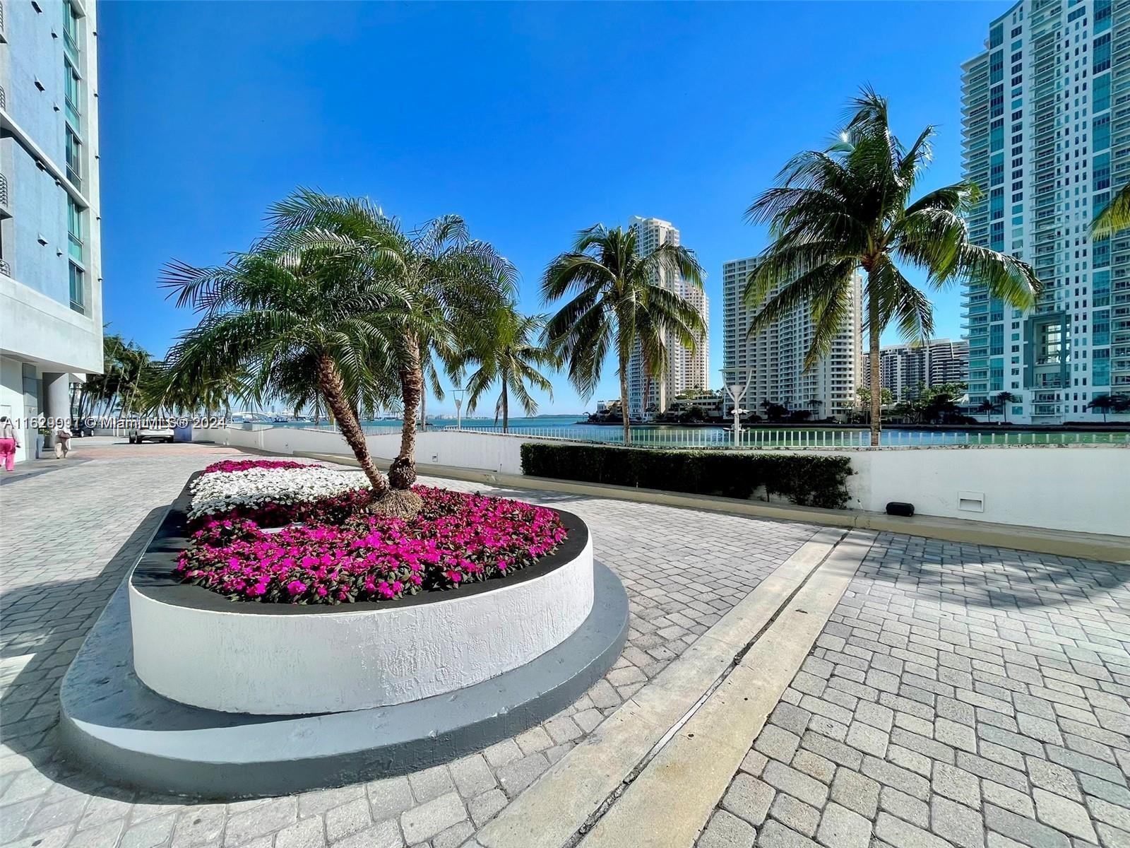 Entry - 325 S Biscayne Blvd