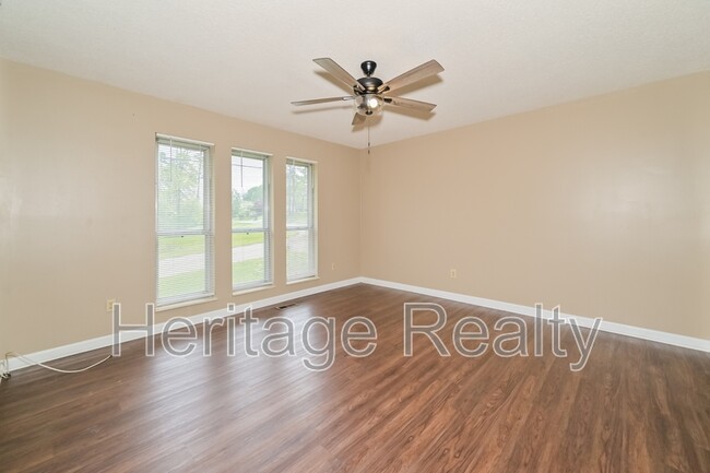 Building Photo - 5600 Outer Dr