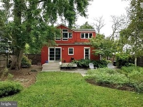 Building Photo - 922 Jackson St
