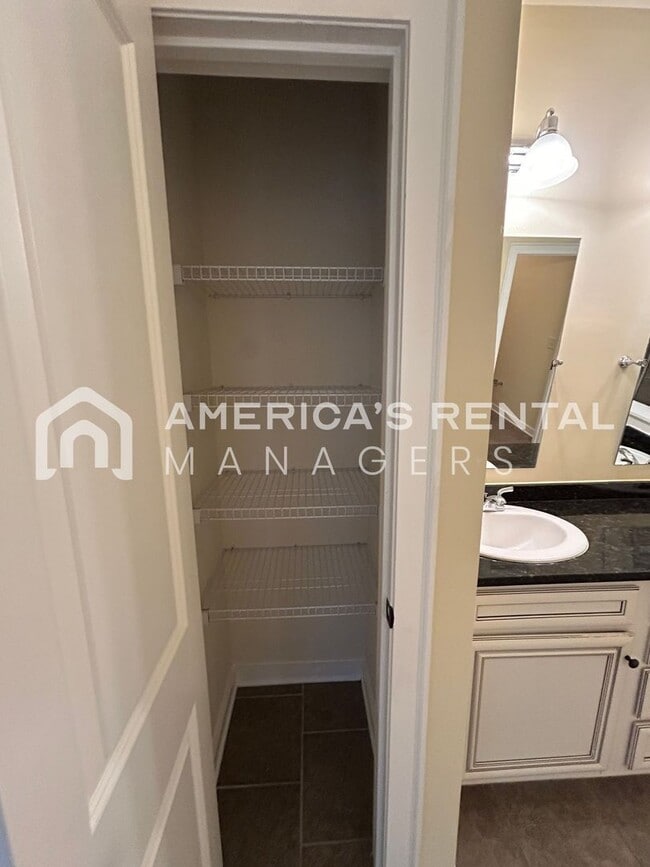Building Photo - DEPOSIT PENDING! Home in Hoover!!! View with 48 Hours Notice!