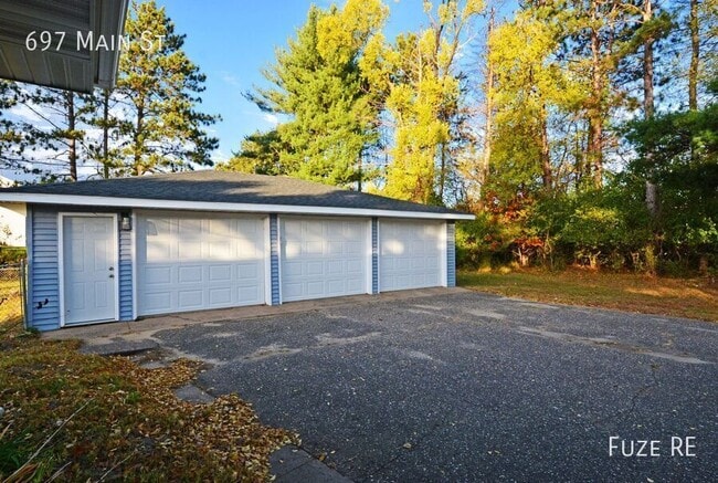 Building Photo - 697 Main St