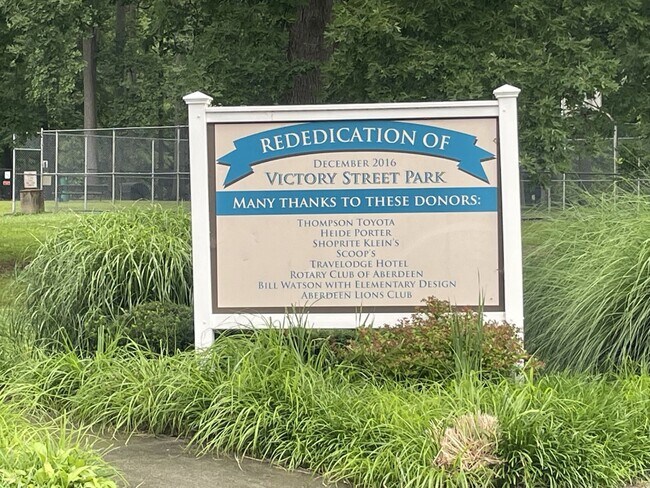 Building Photo - Baltimore - 3 bedroom and 1 Bathroom Available!