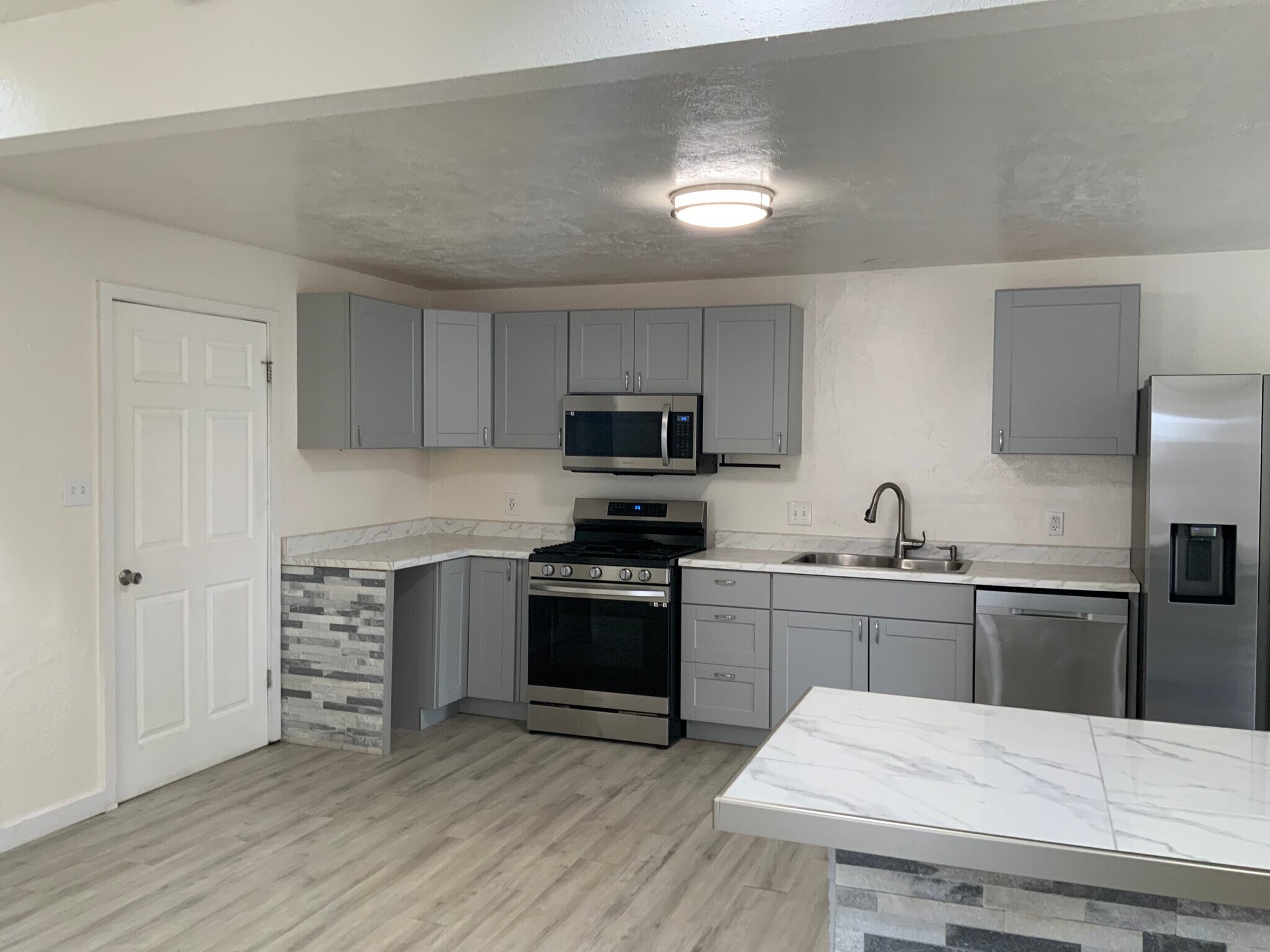 Building Photo - 3880 Rohnerville Rd