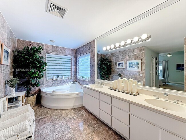 Building Photo - 10462 SW 121st St