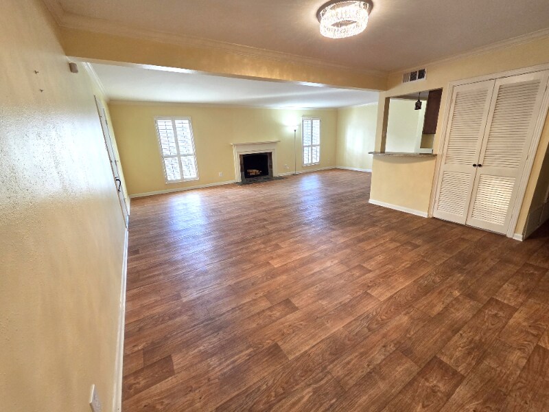 Building Photo - 102 Ruelle