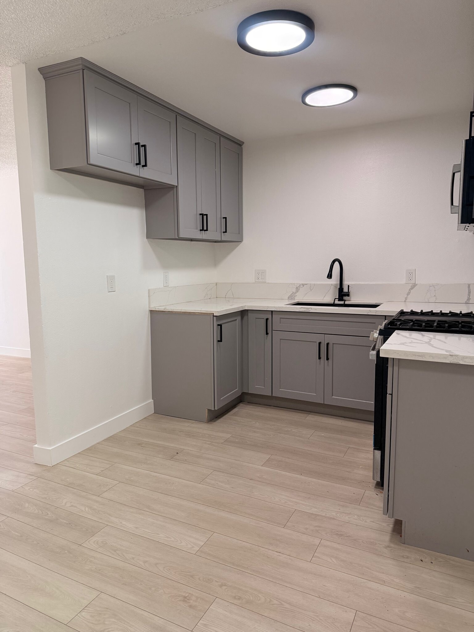 Building Photo - 5776 Rostrata Ave