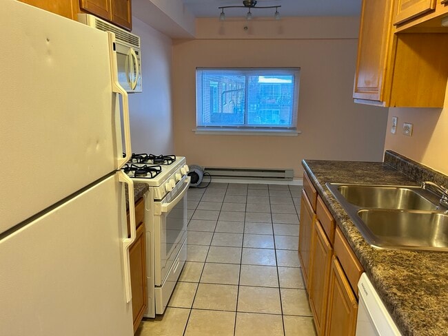 Building Photo - 1845 White Chapel Dr