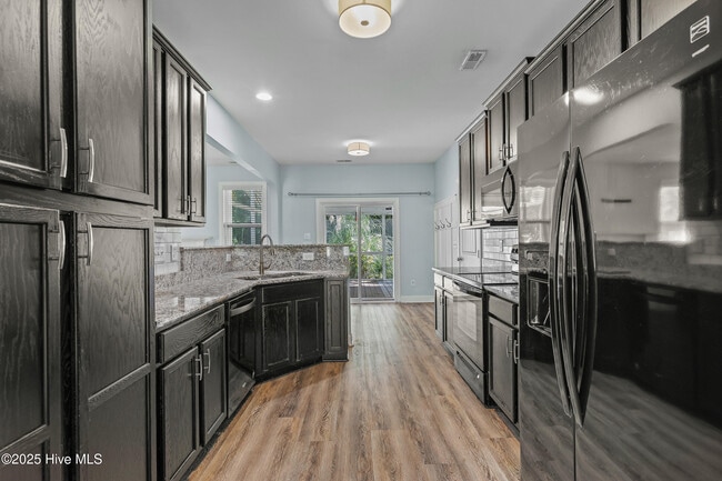 Building Photo - 322 Landing Ln