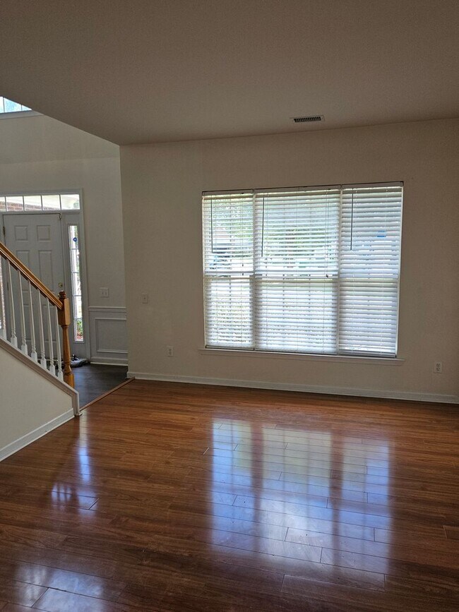 Building Photo - Beautiful Open Floor Plan with 4 Bedrooms