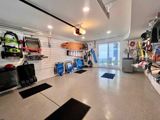 Building Photo - 16 A S Fredericksburg Ave